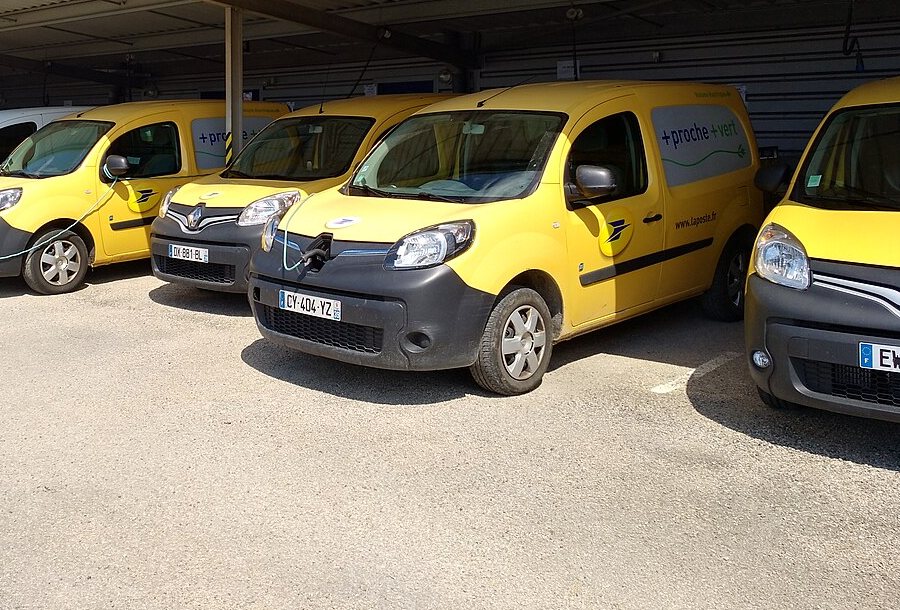 Fourgons de livraison La Poste
